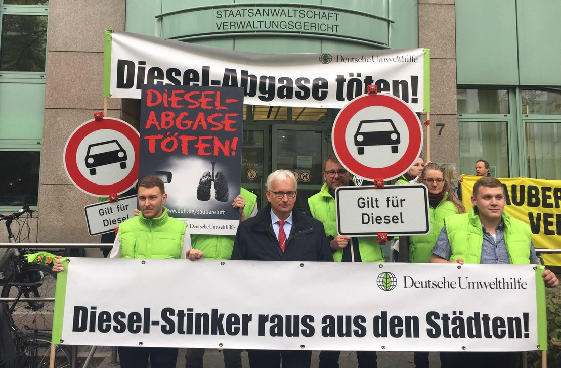 Die Deutsche Umwelthilfe setzt sich für eine echte Verkehrswende und Saubere Luft in Innenstädten ein. Hier auf einer Demonstration gegen Abgase.