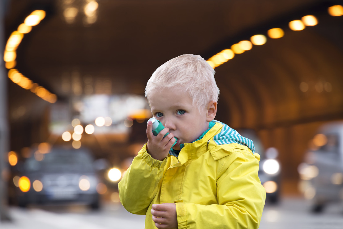 child and asthma inhaler