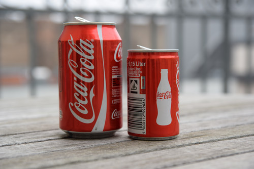 Aus Welchem Material Besteht Eine Cola Dose Verpackungswahnsinn: Coca-Cola bringt Mini-Getränkedosen auf den Markt