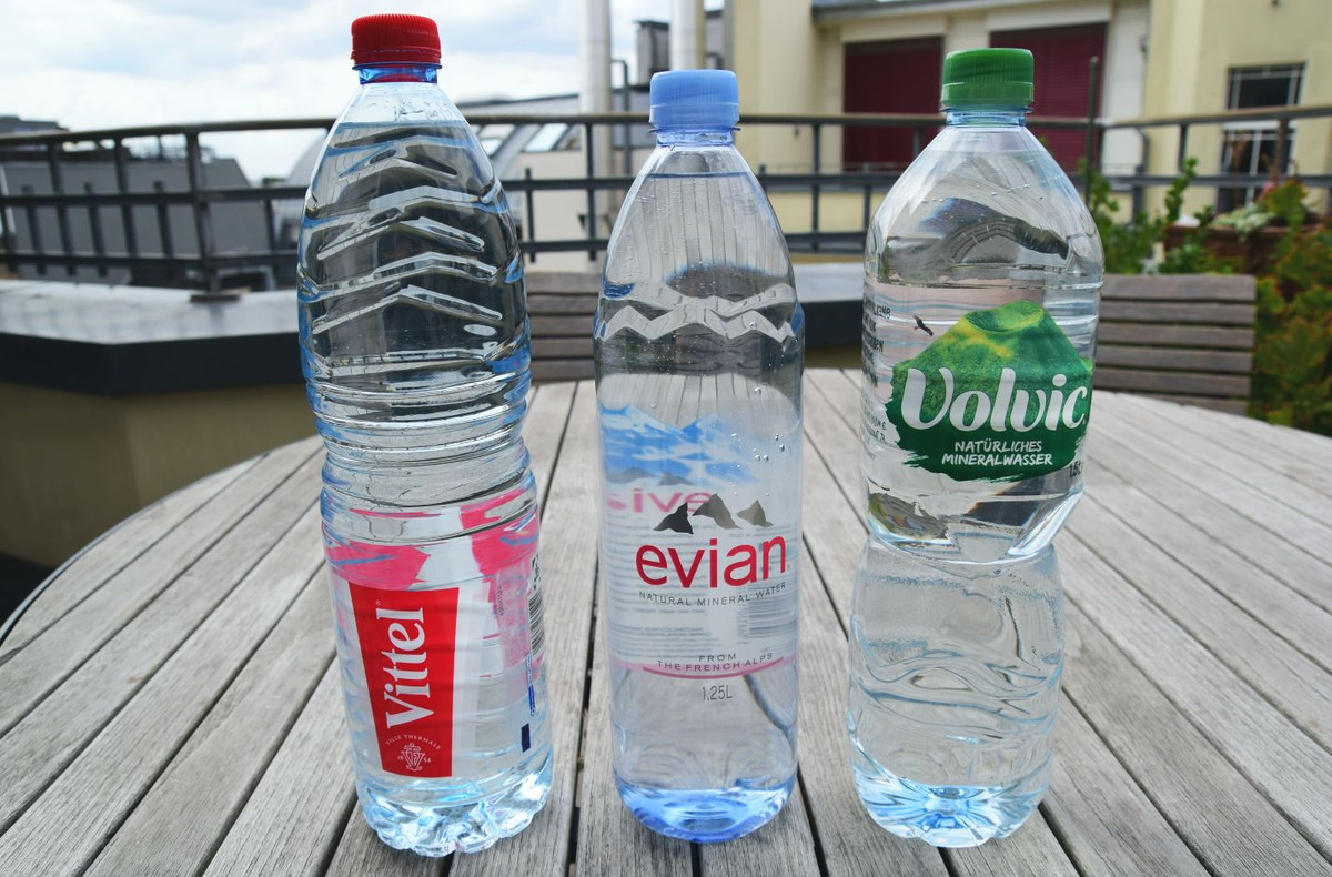 Importiertes Mineralwasser in Einwegflaschen: Deutsche Umwelthilfe ...